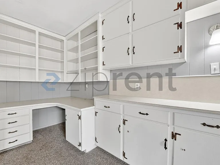 2332 Grandview Dr — Photo 24