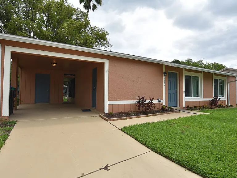 4825 Loretta Ln — Photo 2