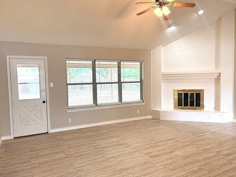 3309 Edgemont Dr — Photo 3