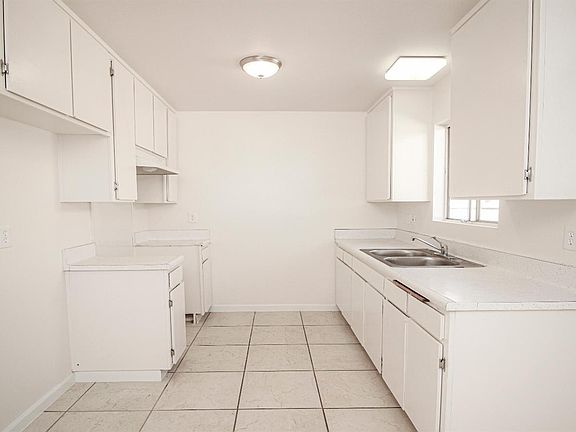 4th image of 16438 Live Oak St