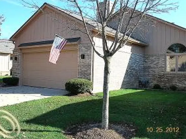 22080 River Pines Dr #1, Farmington Hills, MI 48335
