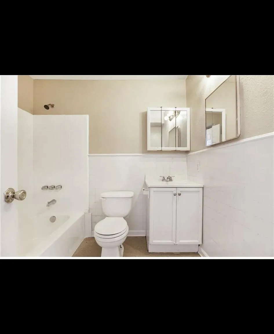 2 bed, 1.5 bath, 2160 sqft, $1,350 — Photo 3