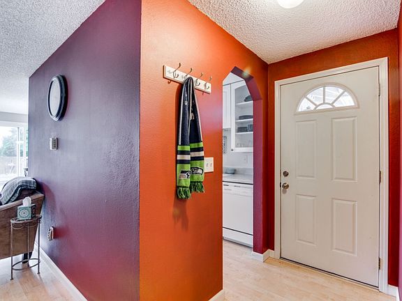 3rd image of 3213 53rd Ave NE
