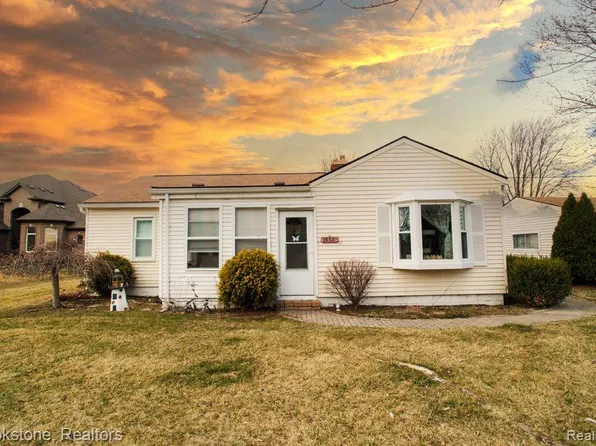 19383 22 Mile Rd, Macomb, MI 48044