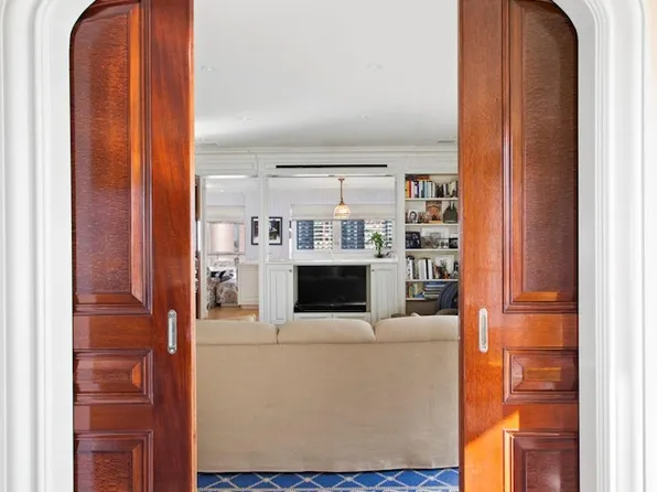 415 East 54th Street image 11 of 17