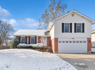 544 Cherrywood Dr, Wheeling, IL 60090