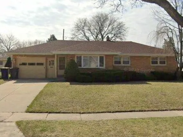 2716 S Cleveland Park Dr, West Allis, WI 53219