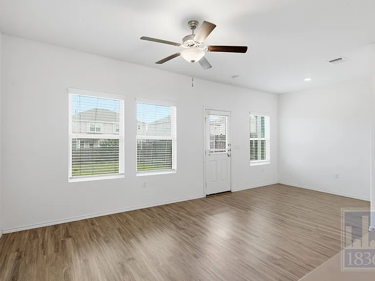 15213 Spruce Frost Cv #A — Photo 10