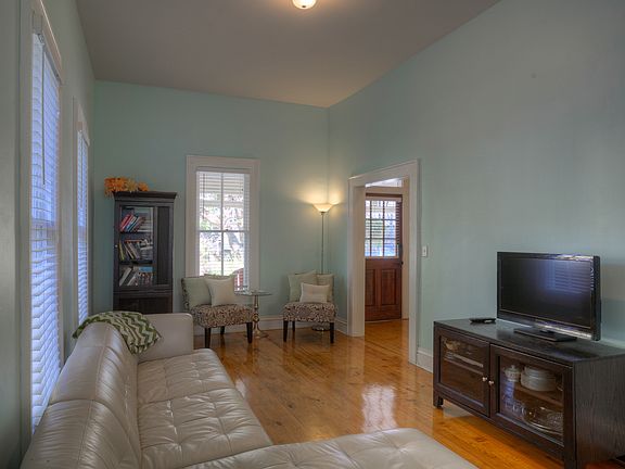 3rd image of 603 E Amelia Ave
