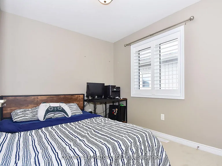 386 Thompson St — Photo 25