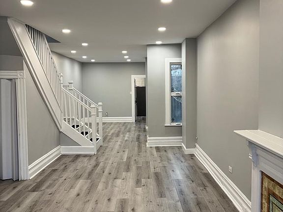 4th image of 521 Windsor St