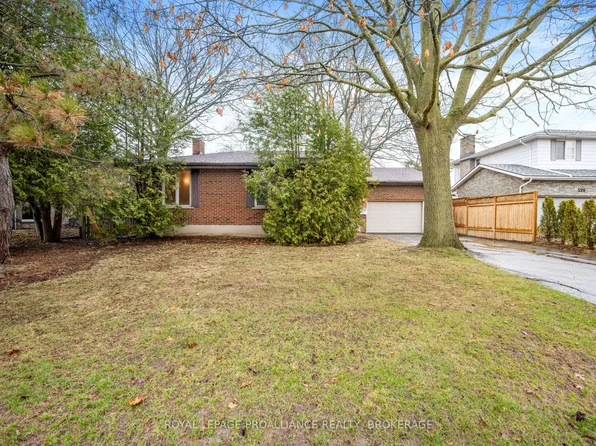 530 Roosevelt Dr, Kingston, ON K7M 4B1