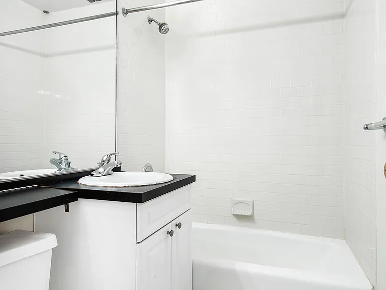 226 E 25th St #4D — Photo 6