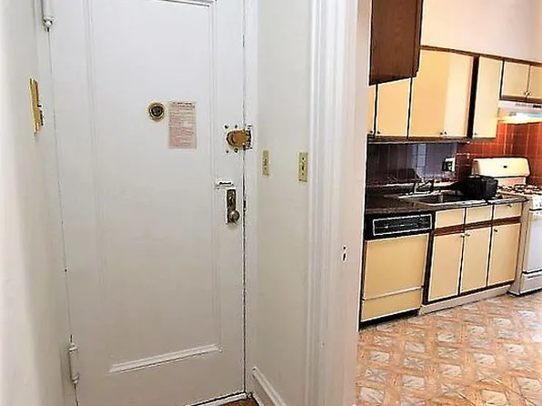 4520 43rd St APT 2A, Long Island City, NY 11104