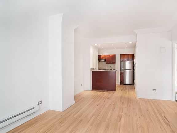 4th image of 150 W 58th St APT 6A
