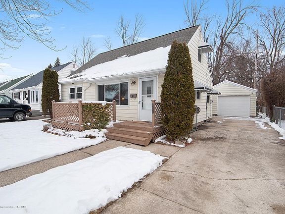 2nd image of 821 E Greenlawn Ave