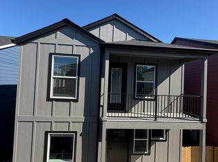 1174 Woodrow Ln, Medford, OR 97504