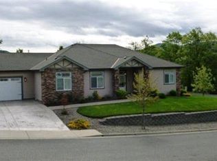 101 NW Fall Run Dr, Grants Pass, OR 97526