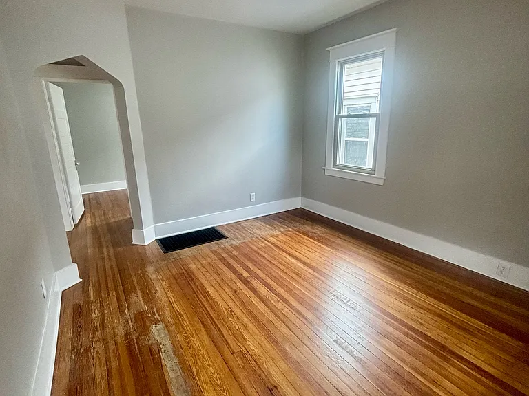 1310 Earl Ave — Photo 3