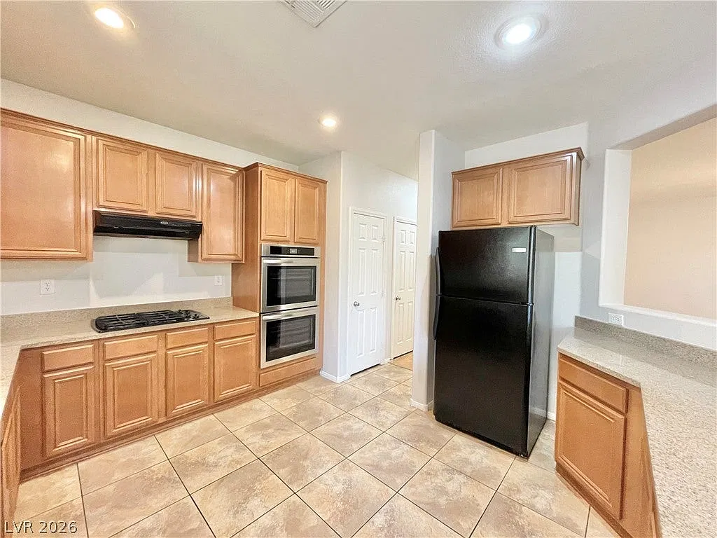 3 bed, 2.5 bath, 1661 sqft, $1,995 — Photo 2