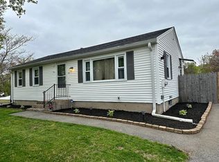 15 W Hill Rd, Springfield, MA 01109