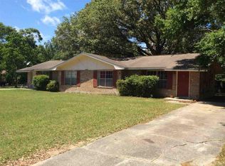 2000 John Carroll Dr, Pensacola, FL 32504