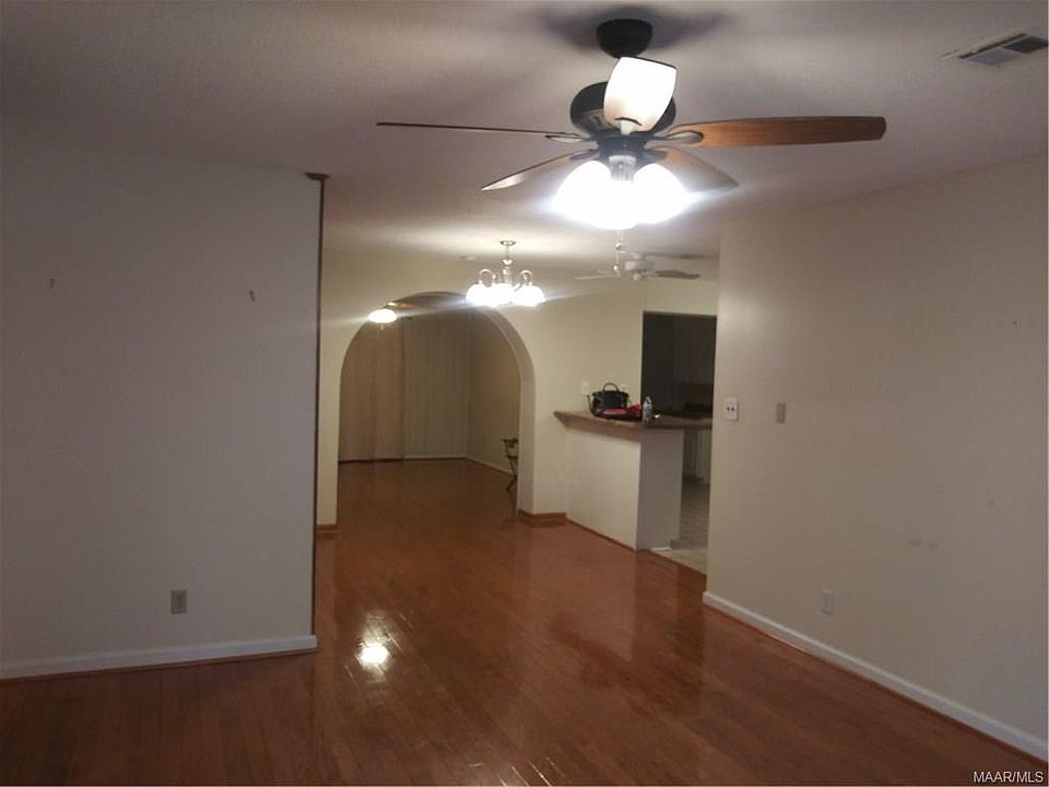 2nd image of 4320 Yorkshire Dr