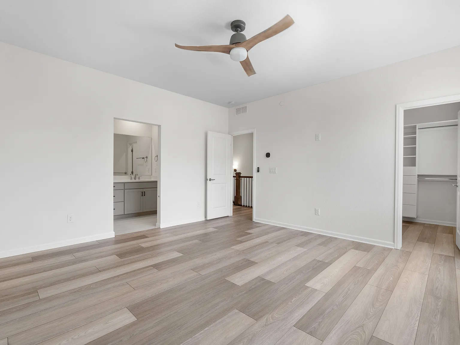 3 bed, 3.5 bath, 2431 sqft, $4,000 — Photo 3