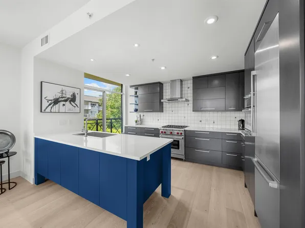 15445 Vine Ave #301, White Rock, BC V4B 2T3