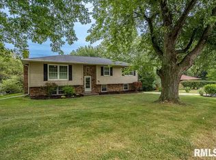 65 Bayberry Ln, Bettendorf, IA 52722
