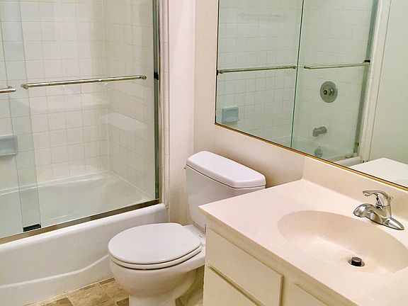 4th image of 1117 Havenhurst Dr APT 202