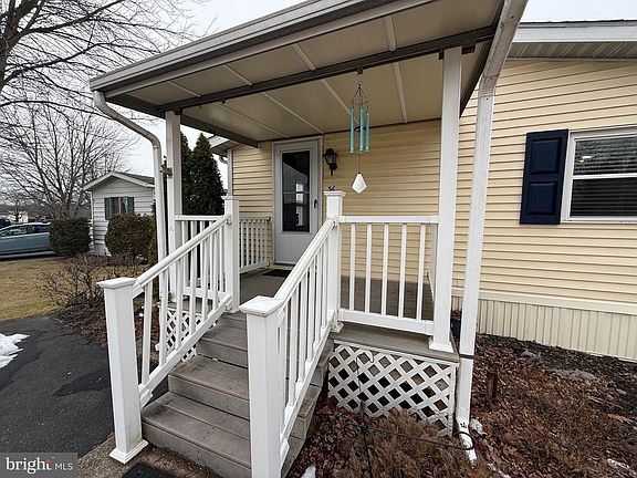 5th image of 36 Meadow Run Pl