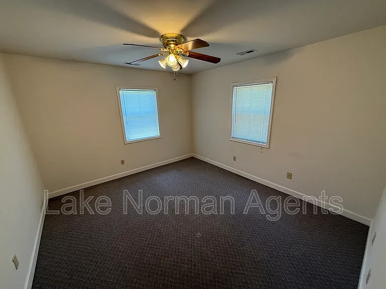 140 Watkins St #UPSTAIRS — Photo 6
