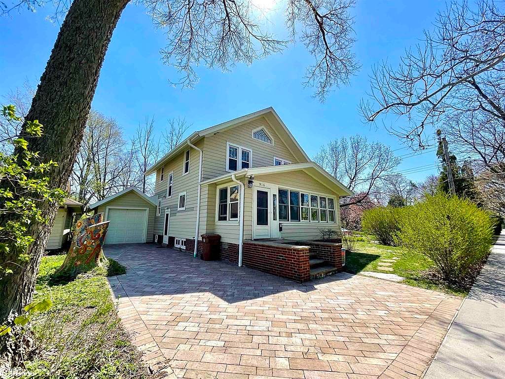 916 10th Ave, Grinnell, IA 50112 MLS 6308246 Zillow