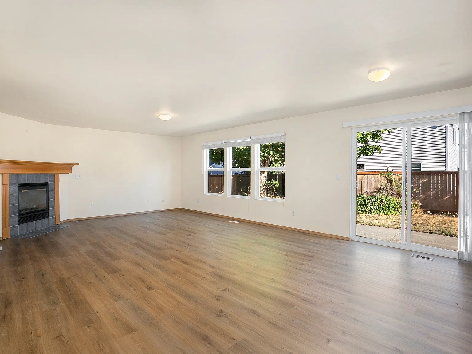 5 bed, 2.5 bath, 3040 sqft, $3,495 — Photo 4