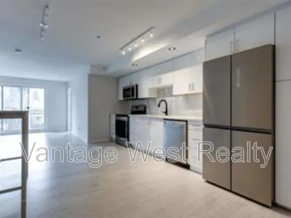 547 Yates Rd Unit 303, Kelowna, BC V1V 2T9