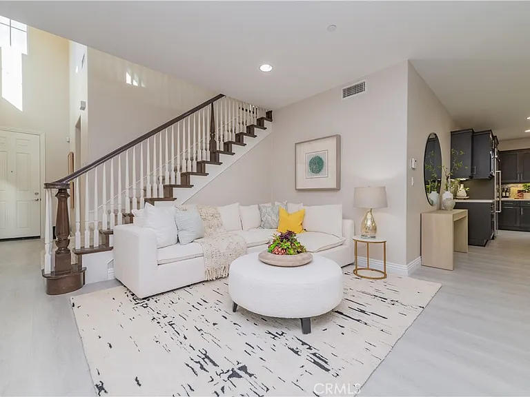 48 Mariposa — Photo 10