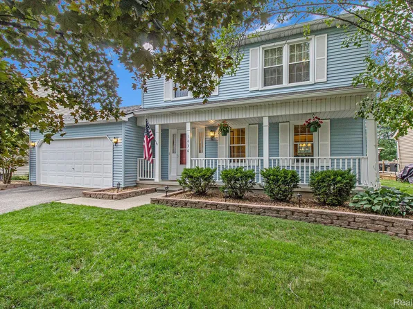 1436 Cranberry Ct, Wixom, MI 48393