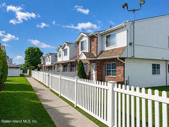 3rd image of 56A Country Dr N