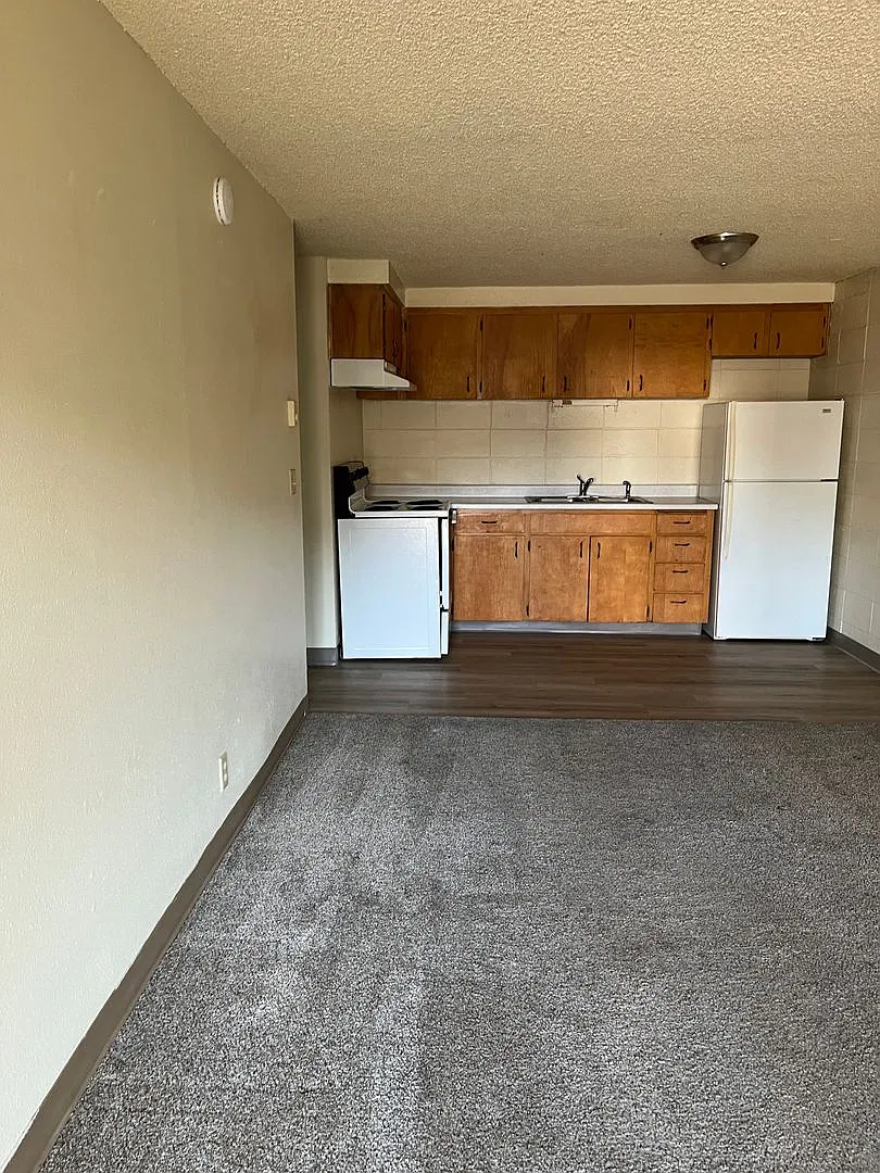 (CAM 8) ~ Spacious 1-bedroom Unit near Campus — Photo 2