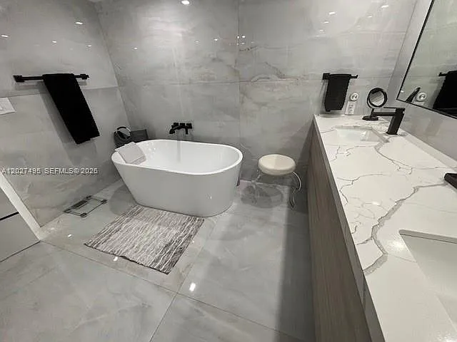 19707 Turnberry Way #23J — Photo 16
