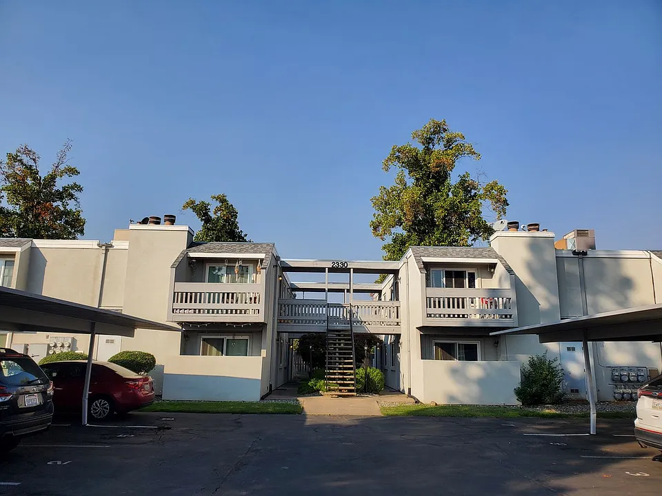 2330 Notre Dame Blvd