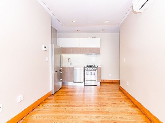 3rd image of 865 Willoughby Ave #5AB