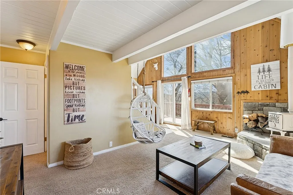 3 bed, 2.5 bath, 1396 sqft, $2,600 — Photo 4