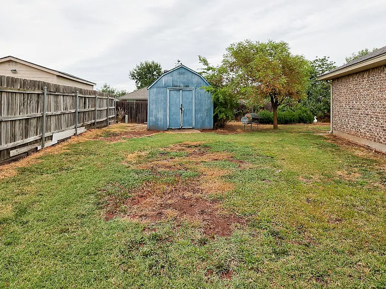 605 Eastview Dr — Photo 49