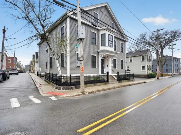 49 Essex St #2R, Salem, MA 01970