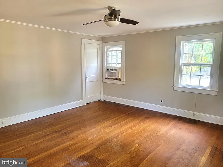 905 Evergreen Ave — Photo 10