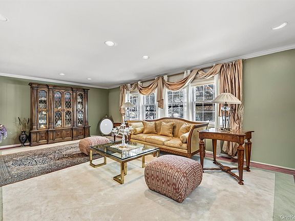 4th image of 8 Pine Drive