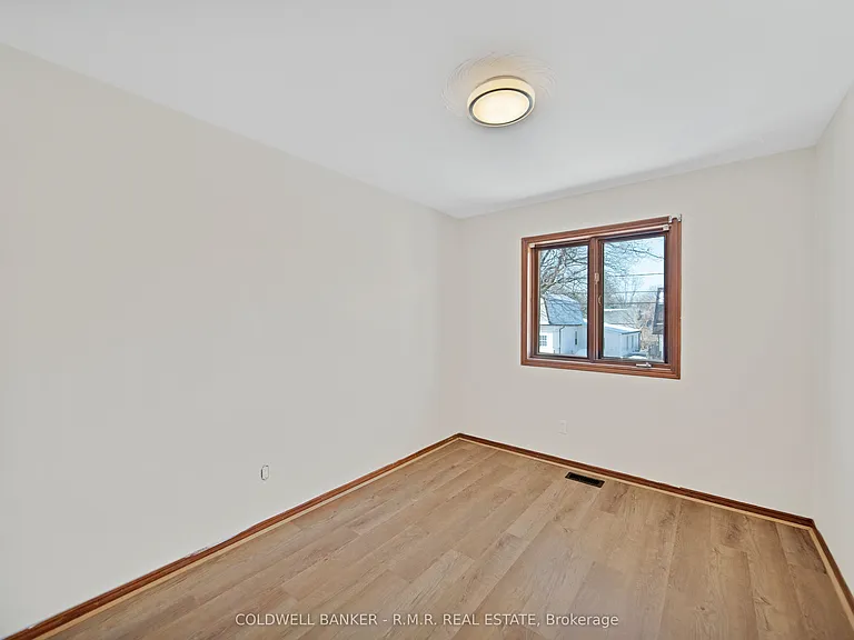 60 Albert St S — Photo 14