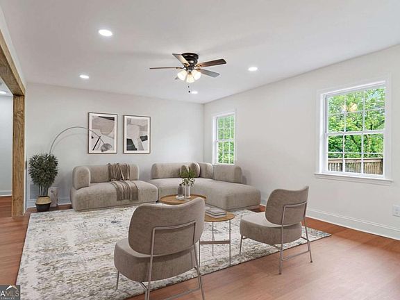 4th image of 472 Rigby St NE